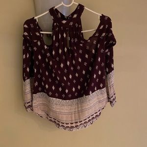 LIKE NEW! Cold shoulder blouse